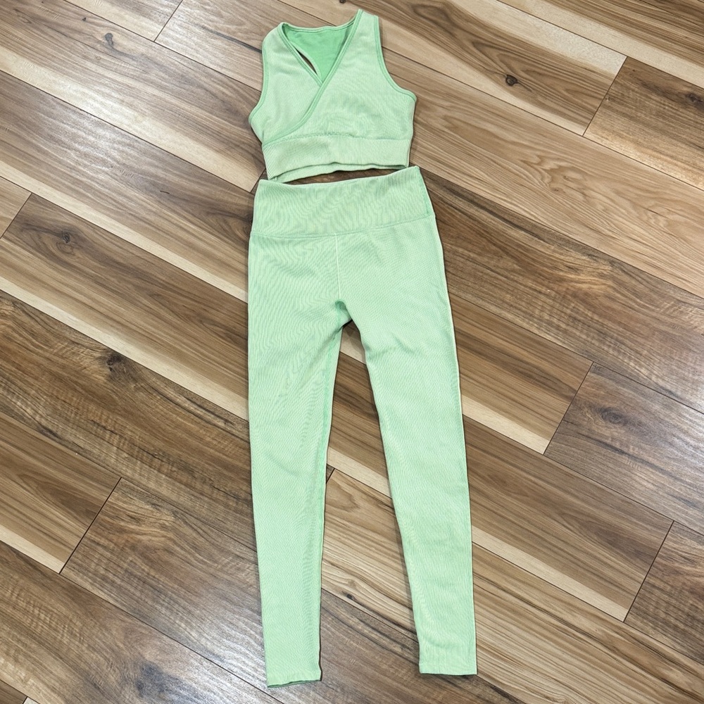 Fabletics Light Green Women's Leggings Set